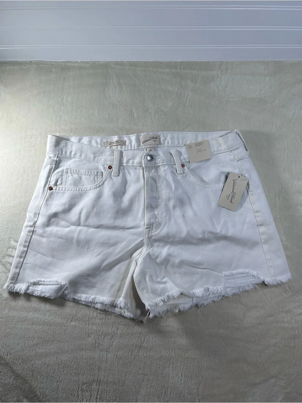 NWT Sz 14 - White 90s Baggy Denim Jean Shorts - Mid Rise Frayed Universal Thread